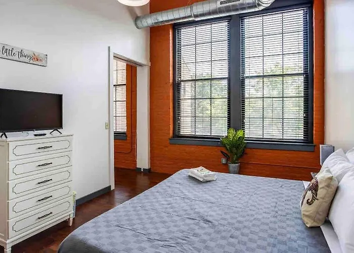 Ny Style Centric Loft With King Bed By Park Av.